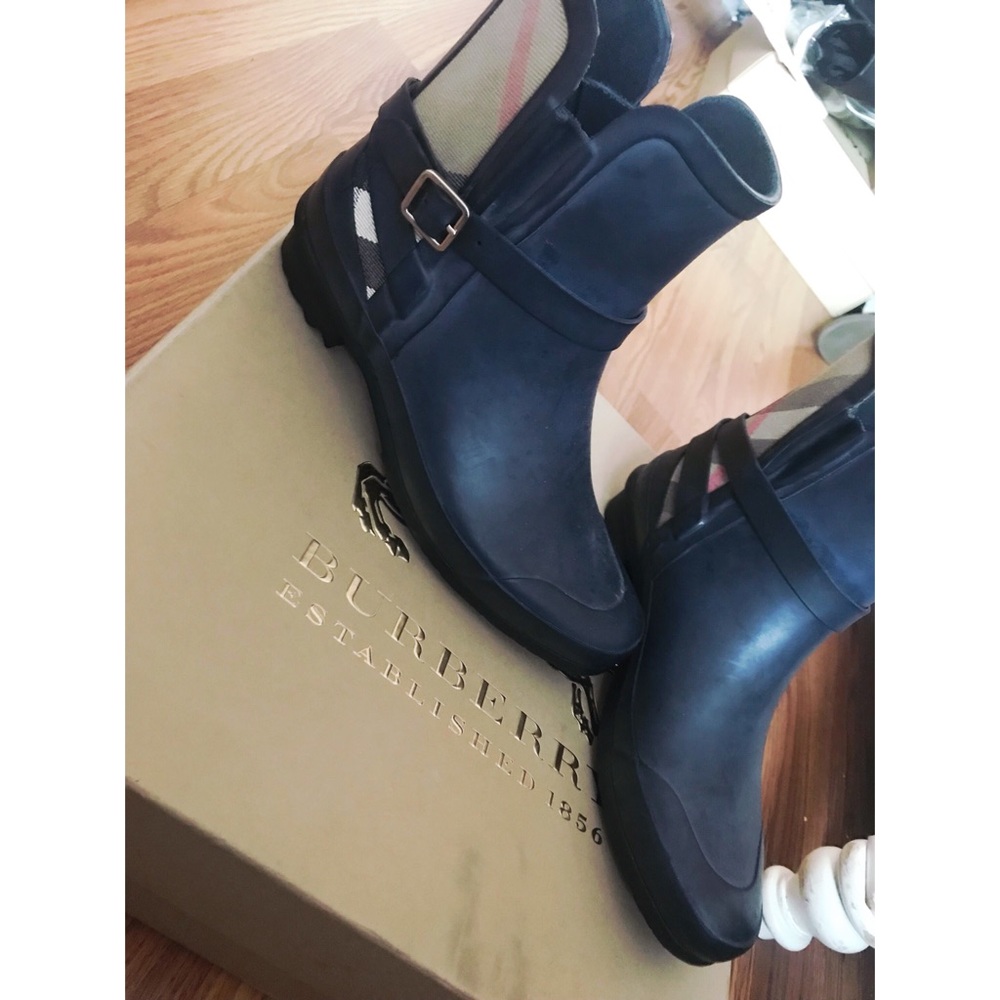 Burberry Rainboots - Picture 4 of 5